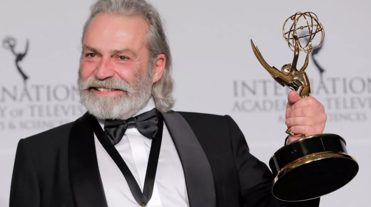 Haluk Bilginer ikinci kez Emmy ödülünü kazanabilecek mi? Emmy Ödülleri sahiplerini buluyor