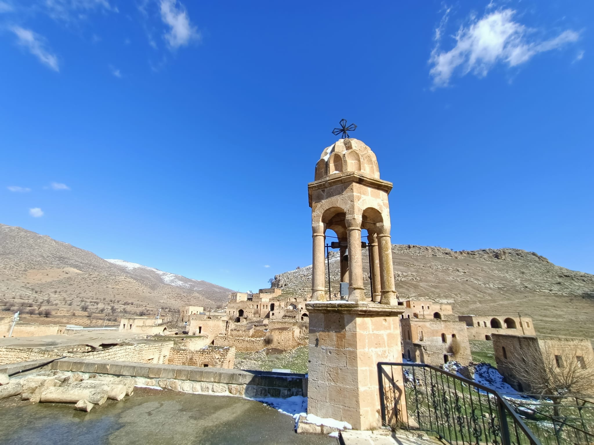 Mardin Mor Yuhanna Kilisesi'nde yoga tepki çekti! Mor Yuhanna Kilisesi nerede, kilisede yoganın cezası olacak mı?