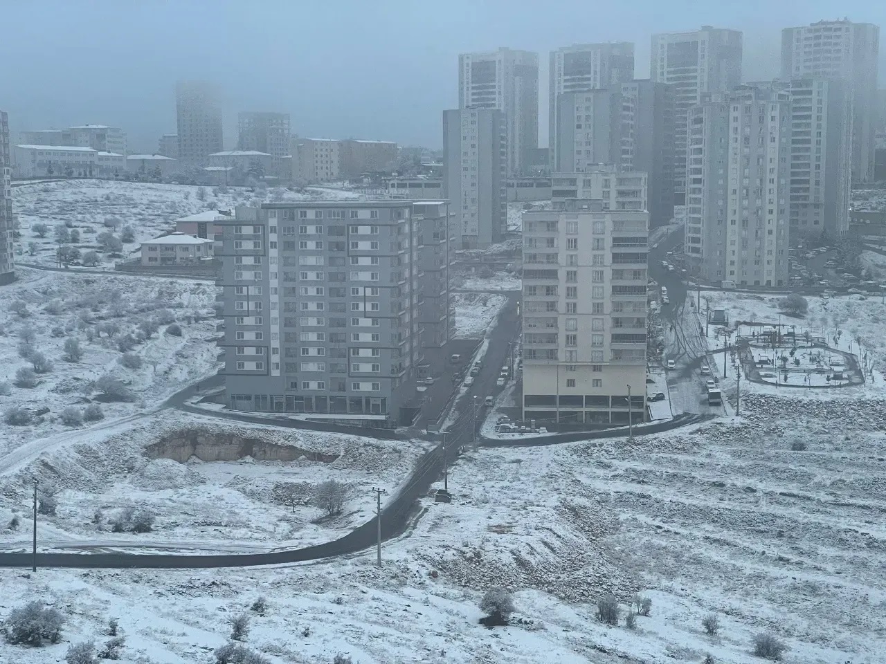 Mardin'e mevsimin ilk karı düştü