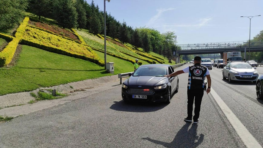 Bakan Yerlikaya böyle duyurdu: Binlerce sürücüye ceza kesildi