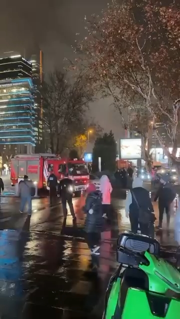 İstanbul'da AVM'de yangın paniği