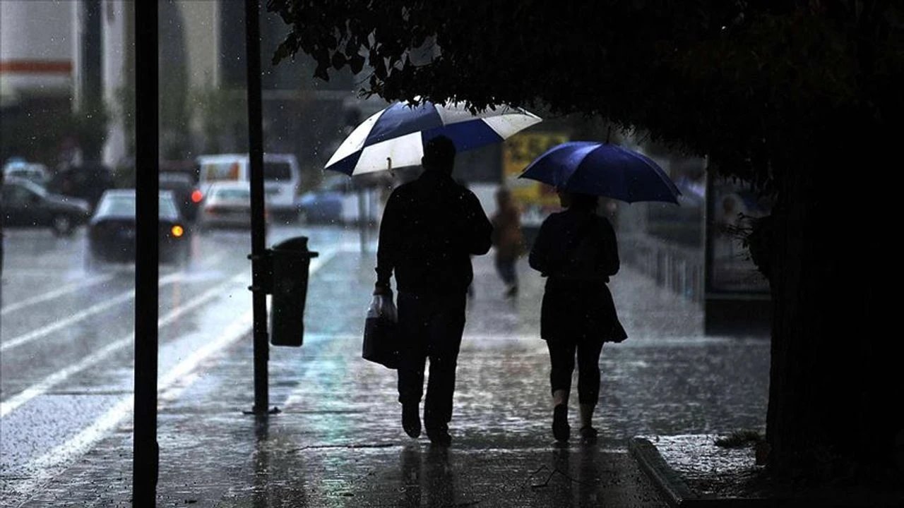 Meteoroloji bir bölgeyi sağanak yağışa karşı uyardı! İşte yurtta hava durumu