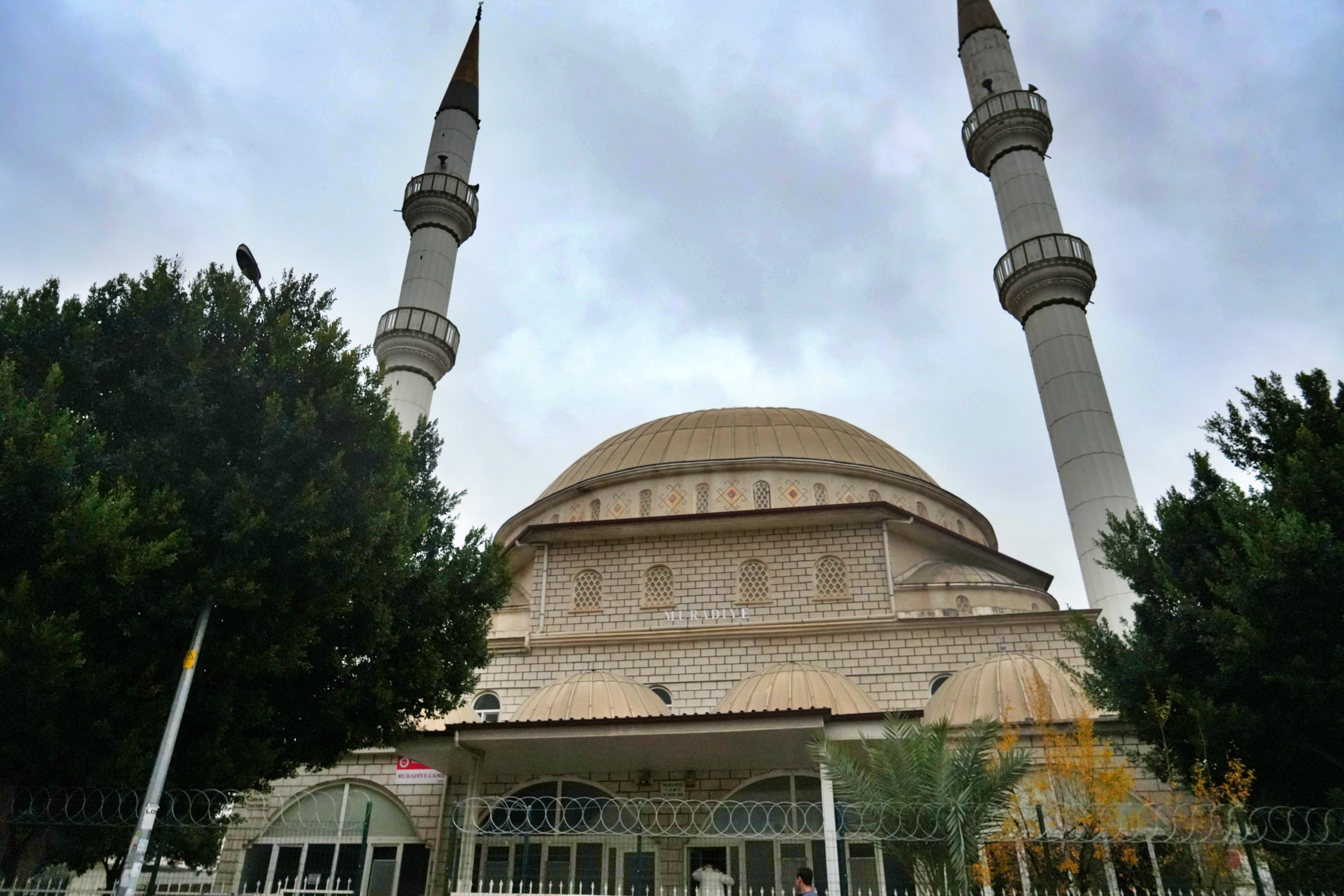 Madde bağımlıları camiye dadandı! Cemaat çözümü böyle buldu