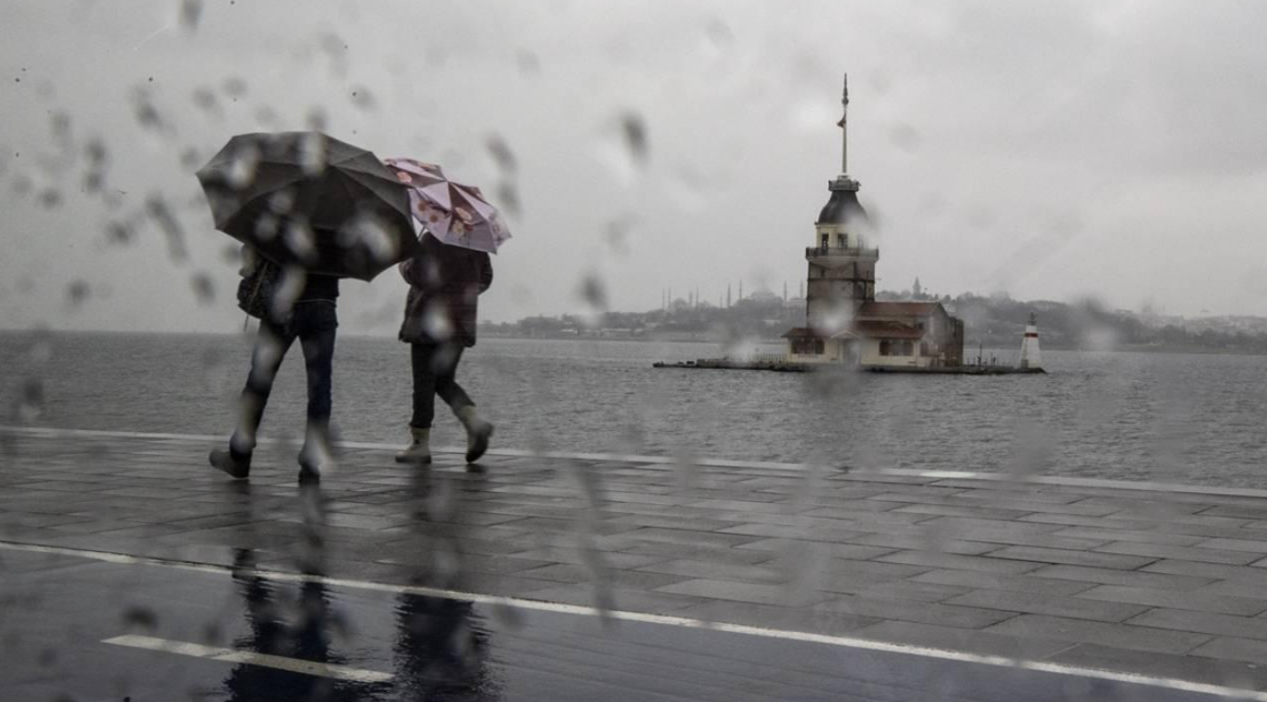 Birçok il için kuvvetli sağanak uyarısı yapıldı. Hava sıcaklıkları 5 derece daha düştü