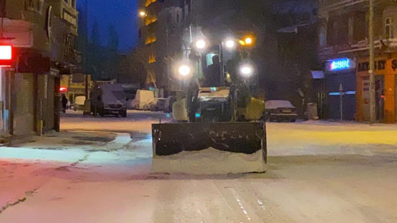 Ardahan kara teslim: Yollar ulaşıma kapandı!