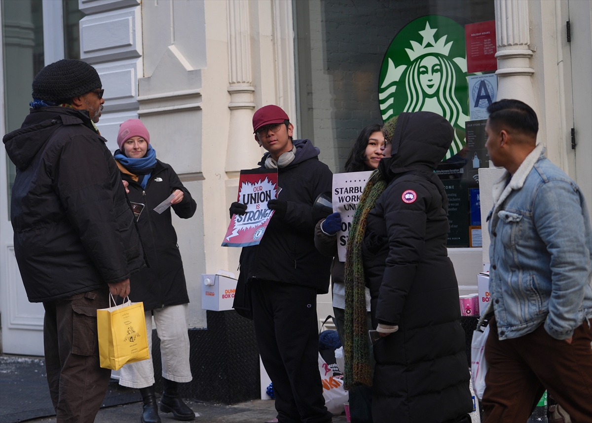 Dev kahve zinciri Starbucks çalışanları greve gitti: 3 şehirde başladı her geçen gün büyüyor