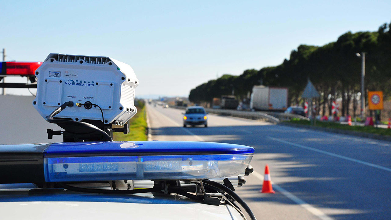 Yasal hız sınırını 2 kilometre ile geçen sürücünün cezası iptal edildi