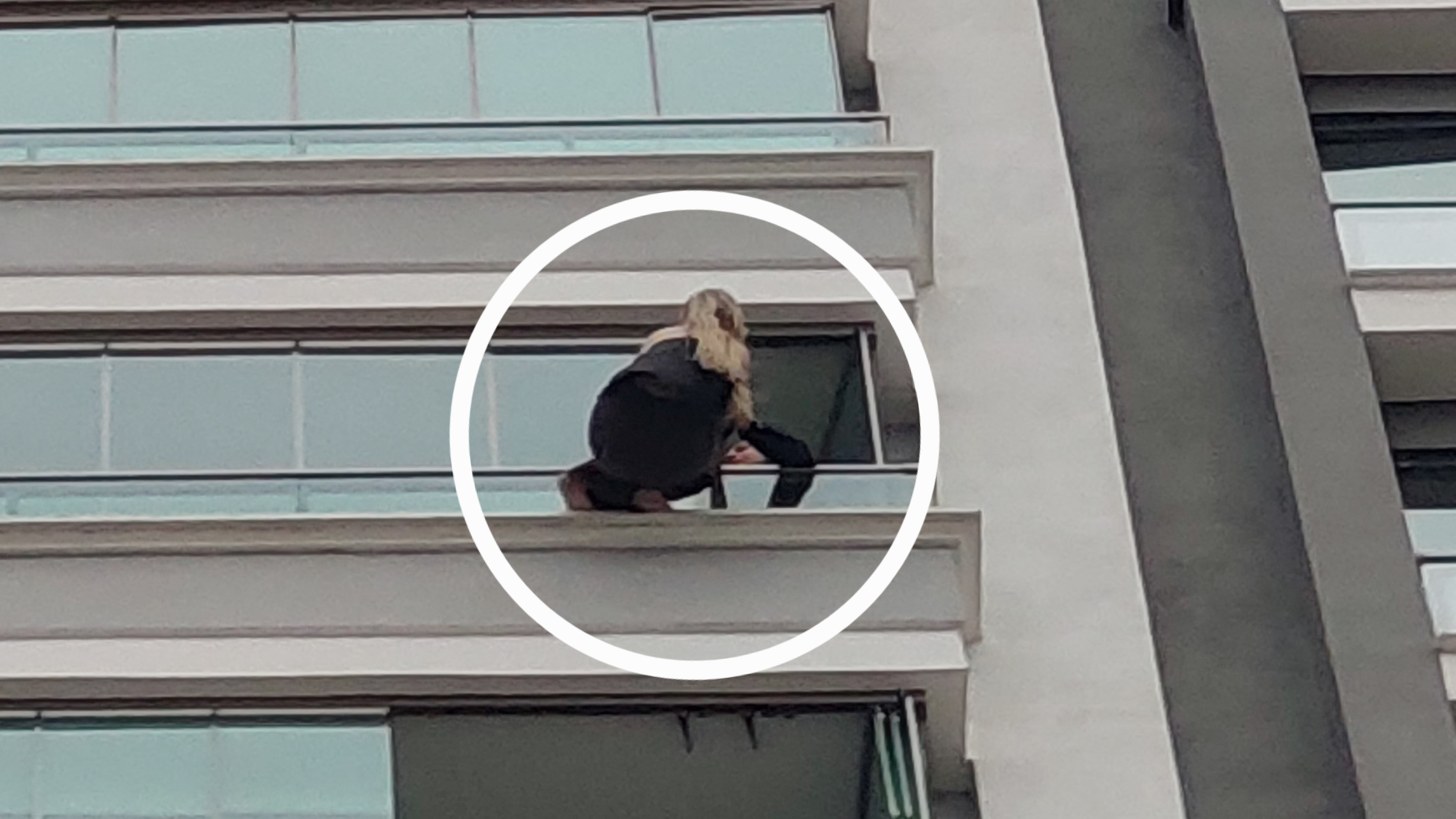 12. katta korku dolu anlar! Kadın avukatın görüntüleri yürekleri ağza getirdi