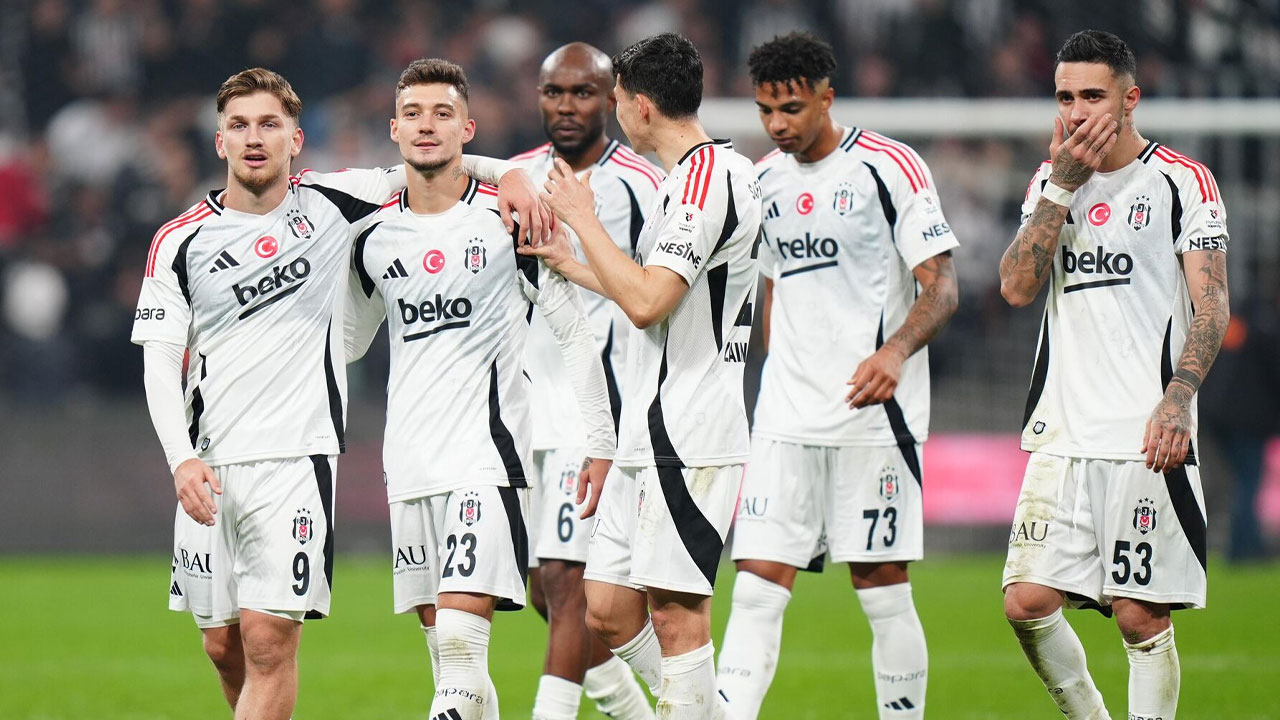 Beşiktaş 4 futbolcusuna veda ediyor!