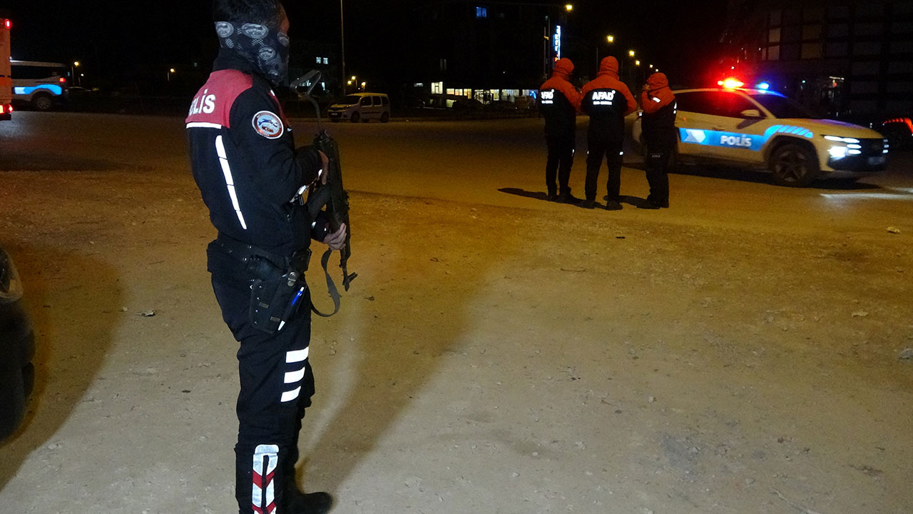 AVM otoparkında canlı bomba alarmı. İhbar geldi ekipler harekete geçti