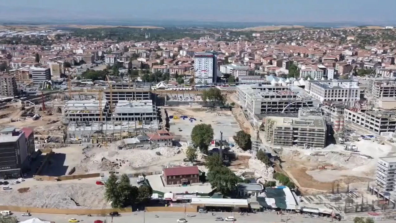 Malatya 6 Şubat'ın izlerini silmeye çalışıyor: Tarihi Çarşı yeniden inşa ediliyor