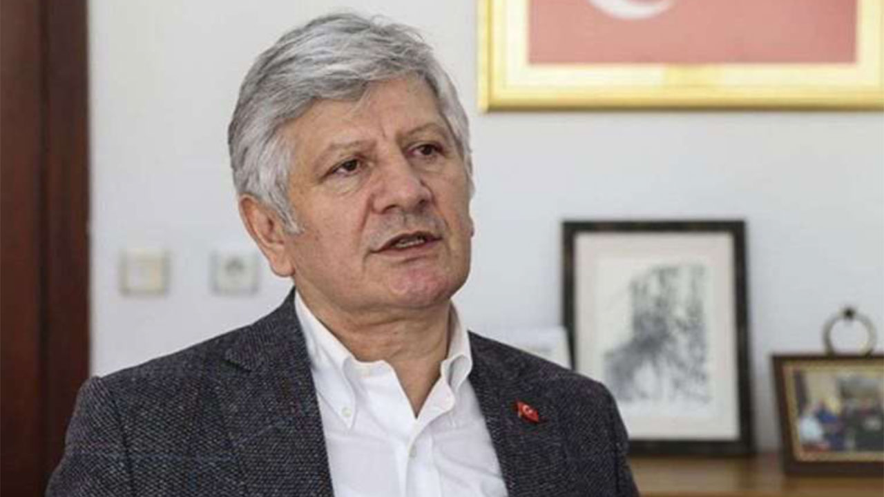 SBÜ Rektörü Prof. Aydın'dan örnek davranış: Personelinden herkesin önünde özür diledi