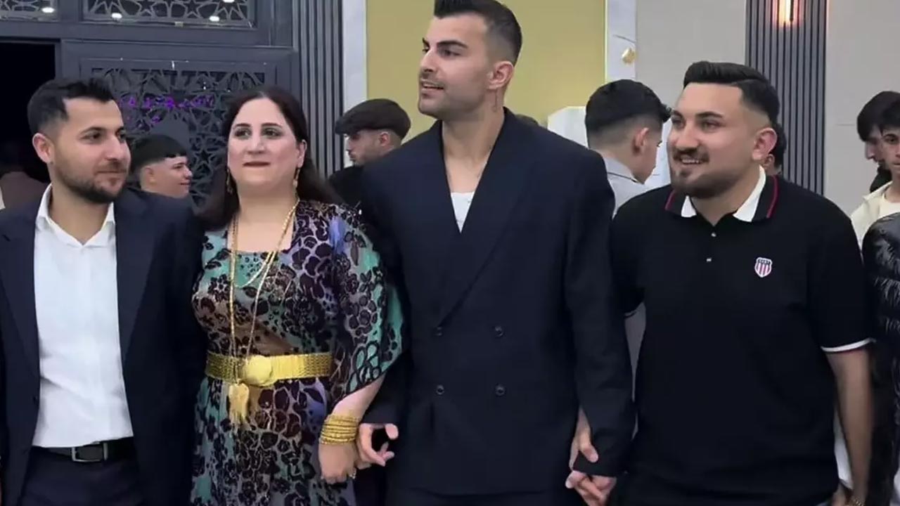 Galatasaray'ın yıldız oyuncusu Abdülkerim Bardakcı'dan Urfa'da halay performansı!