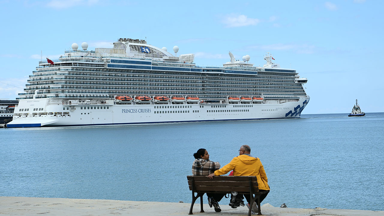 Majestic Princess ilk seferinde tam 3 bin 560 turist getirdi: Kuşadası hareketlendi