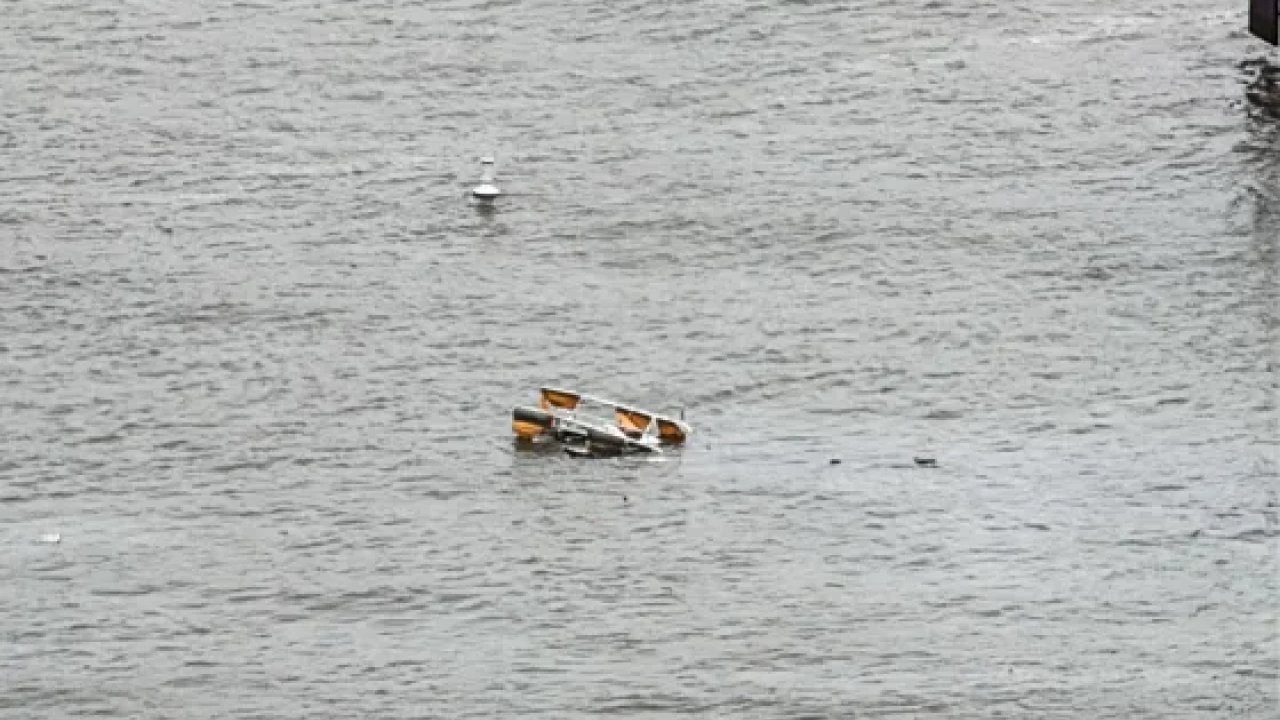 New York’ta helikopter nehre düştü