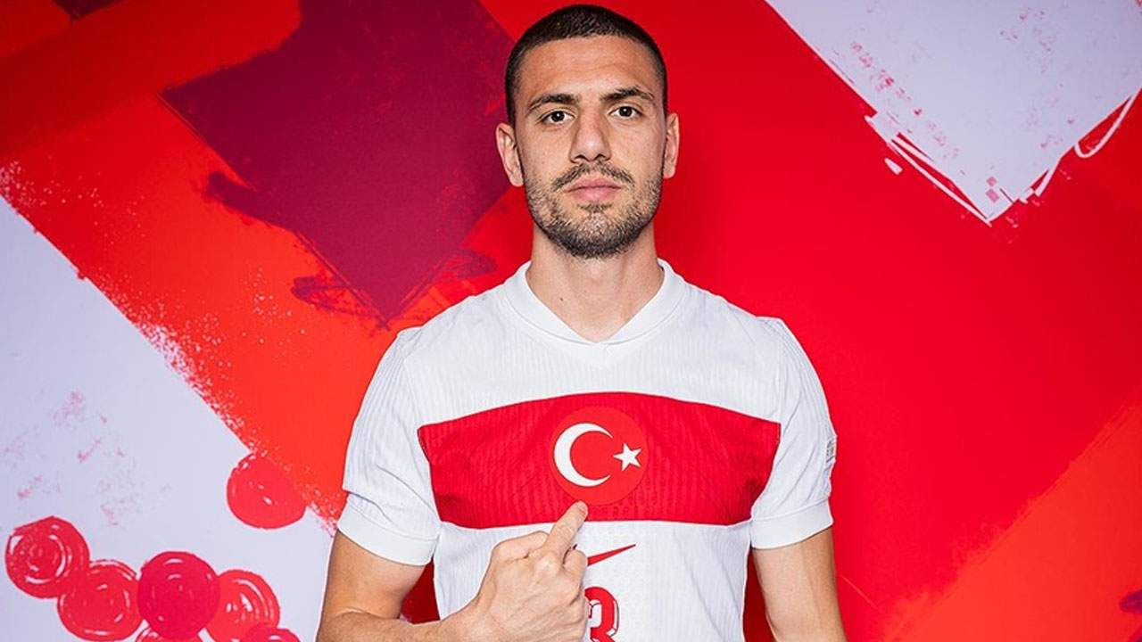 Milli futbolcu Merih Demiral'a büyük onur