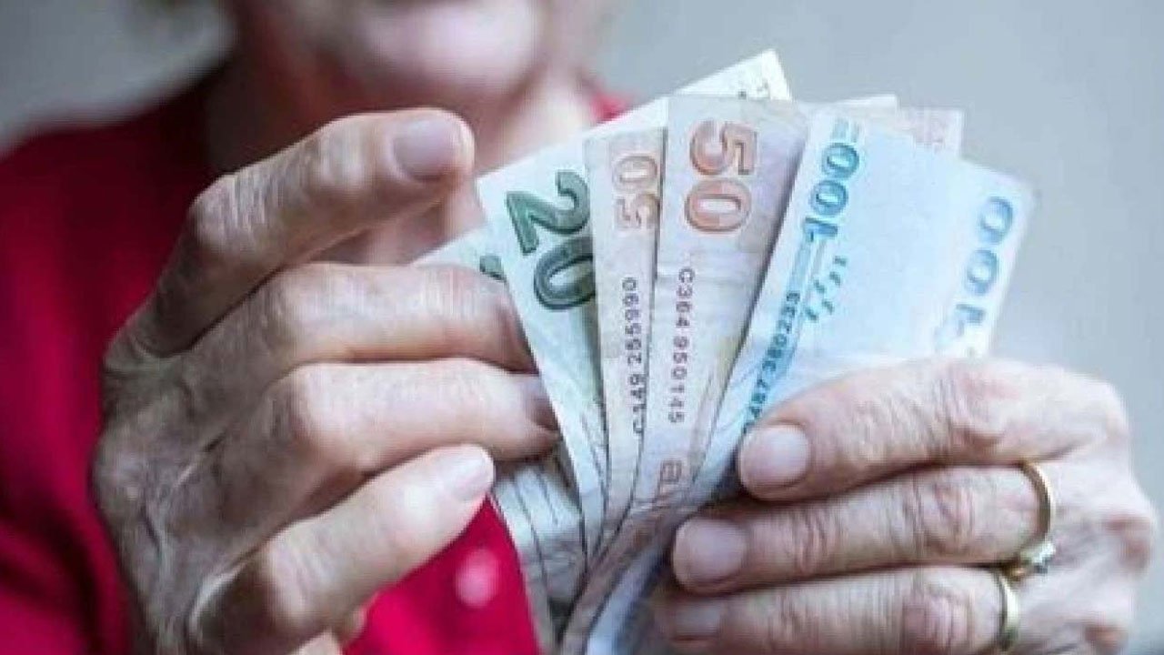 EMEKLİYE 12 BİN TL VERİLECEĞİ DUYURULDU: Haberi alan o bankaya akın ediyor!