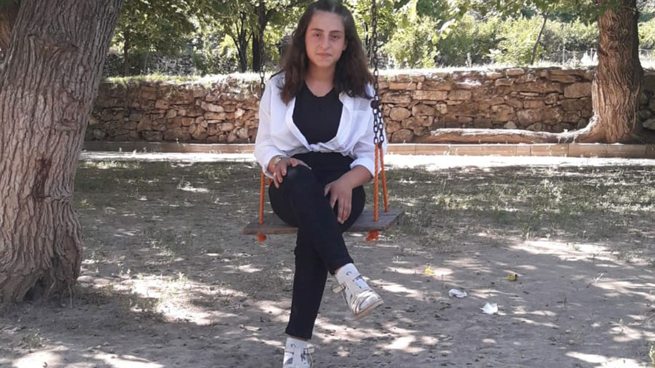 Okula gitmek için servise binen 14 yaşındaki Gülçiçek 11 gündür kayıp: Ailesi feryat etti