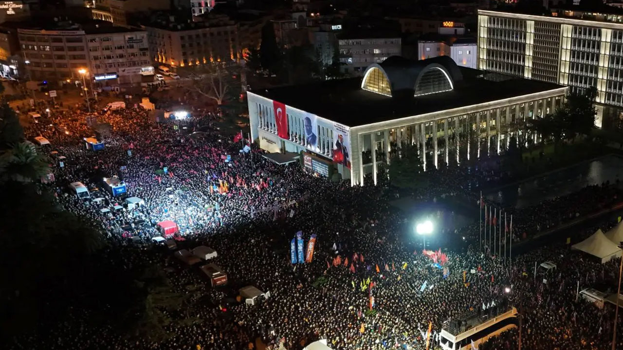 İstanbul'daki izinsiz gösteriler: 7 kişinin yargılandığı duruşma ertelendi