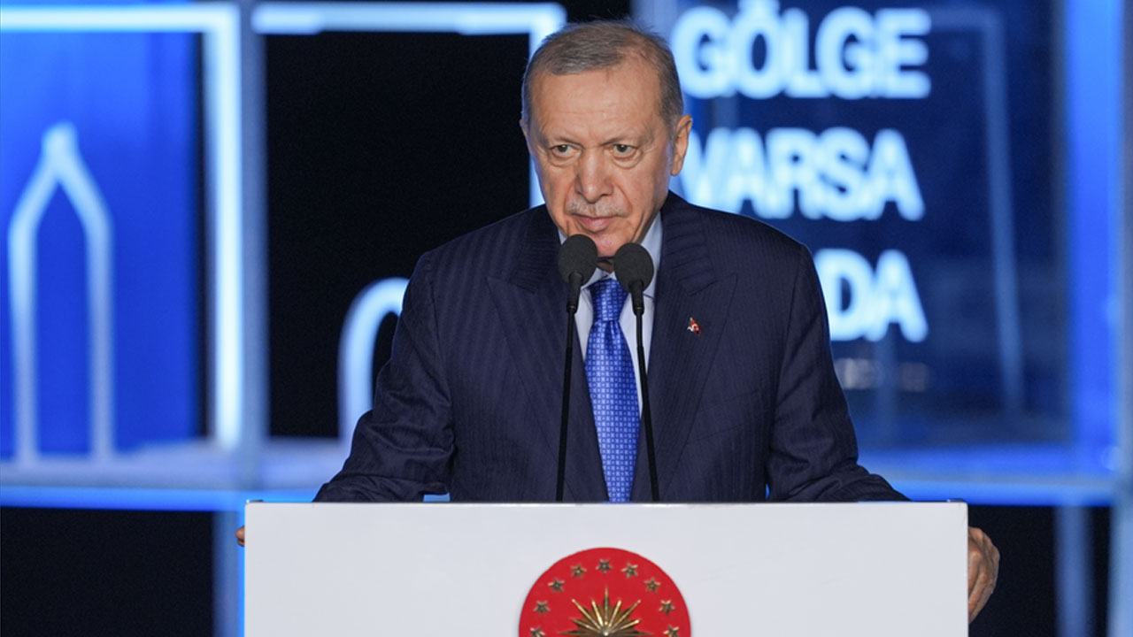 Cumhurbaşkanı Erdoğan'dan sert tepki: Ana muhalefet sanatçı ve sporcuları fişledi!
