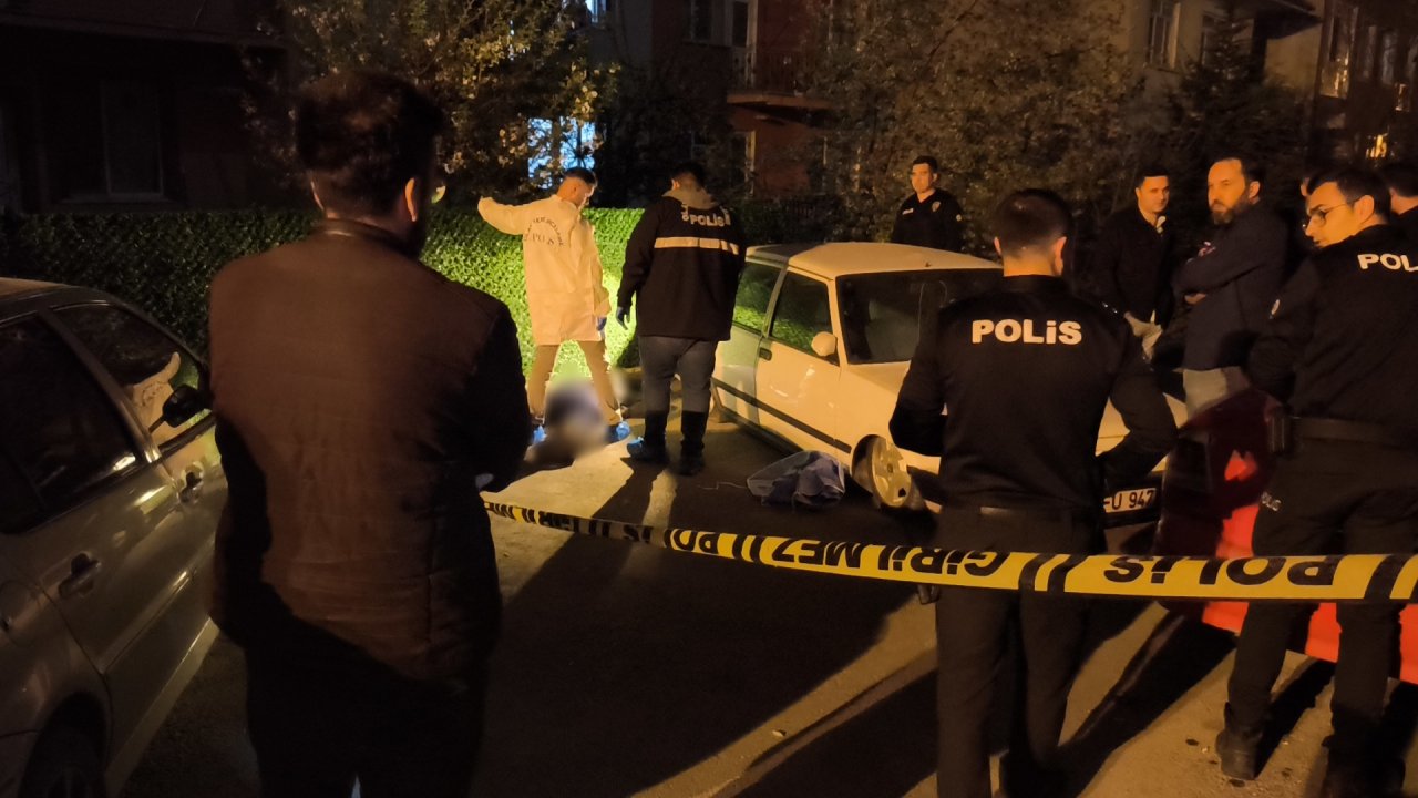 Caddenin ortasında ceset bulundu! Gören telefonuna sarıldı