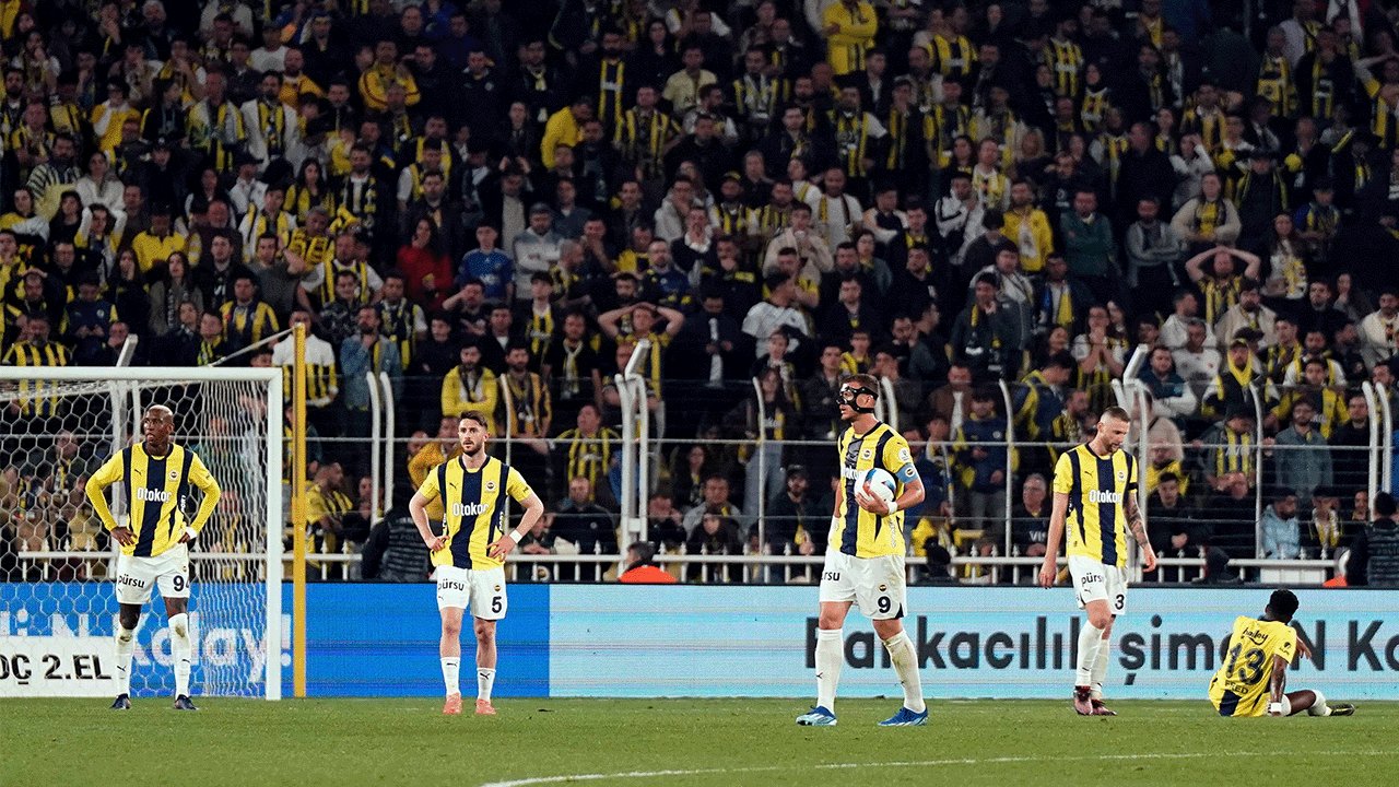Fenerbahçe taraftarından yönetime tepki