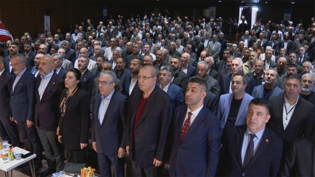 Ağrılılar başkanını seçti: Vefa Kızılaslan yeniden Ağrı Dernekleri Federasyonu Başkanı oldu