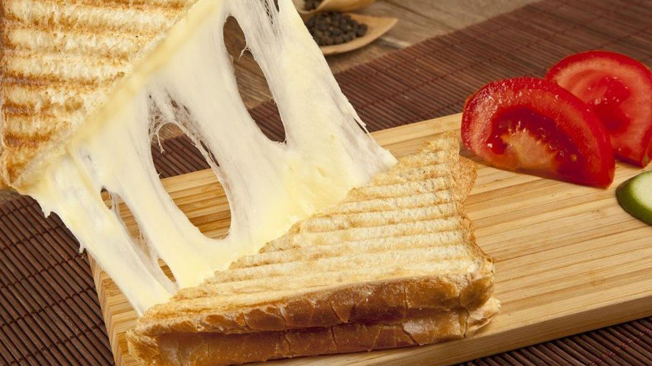 Kaşarlı tostun adı değişiyor! Artık o isimle satılacak