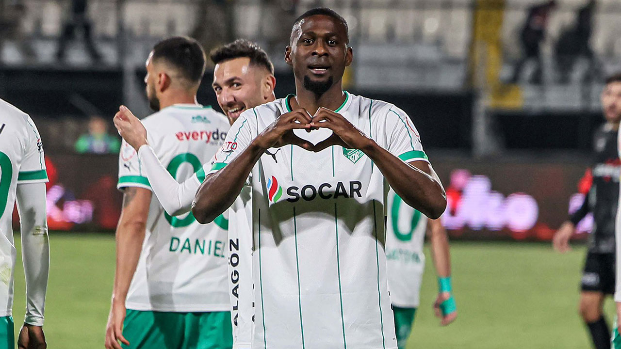Iğdır FK,  Sakaryaspor'a gol yağdırdı