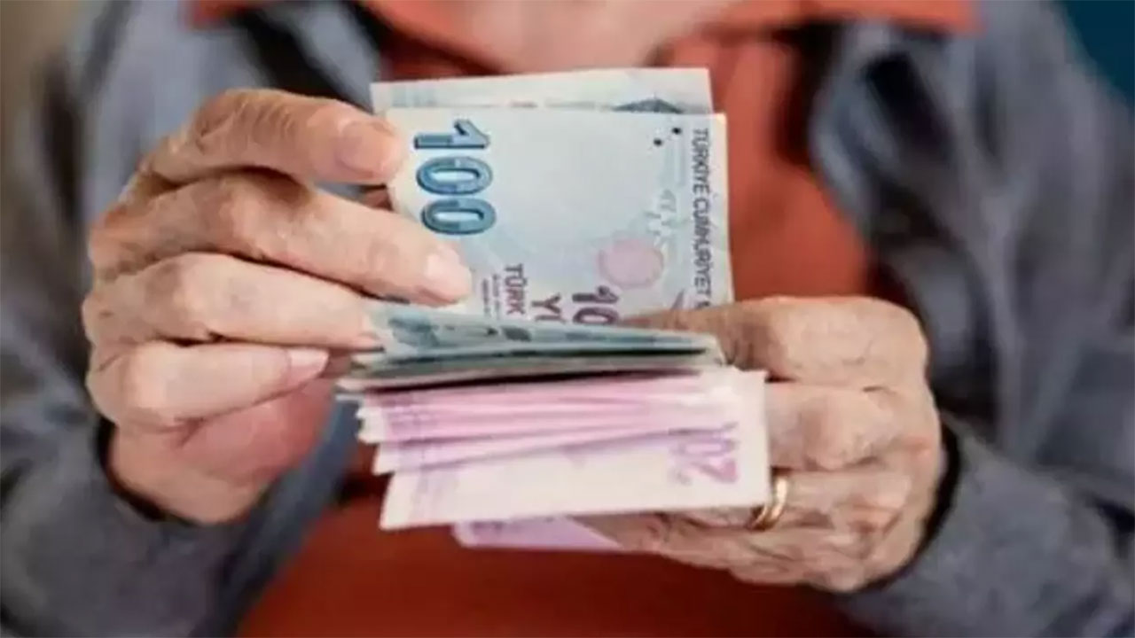 Ev kadınları için emeklilik fırsatı! Devlet primlerin üçte birini verecek: Ev kadınları nasıl emekli olacak?
