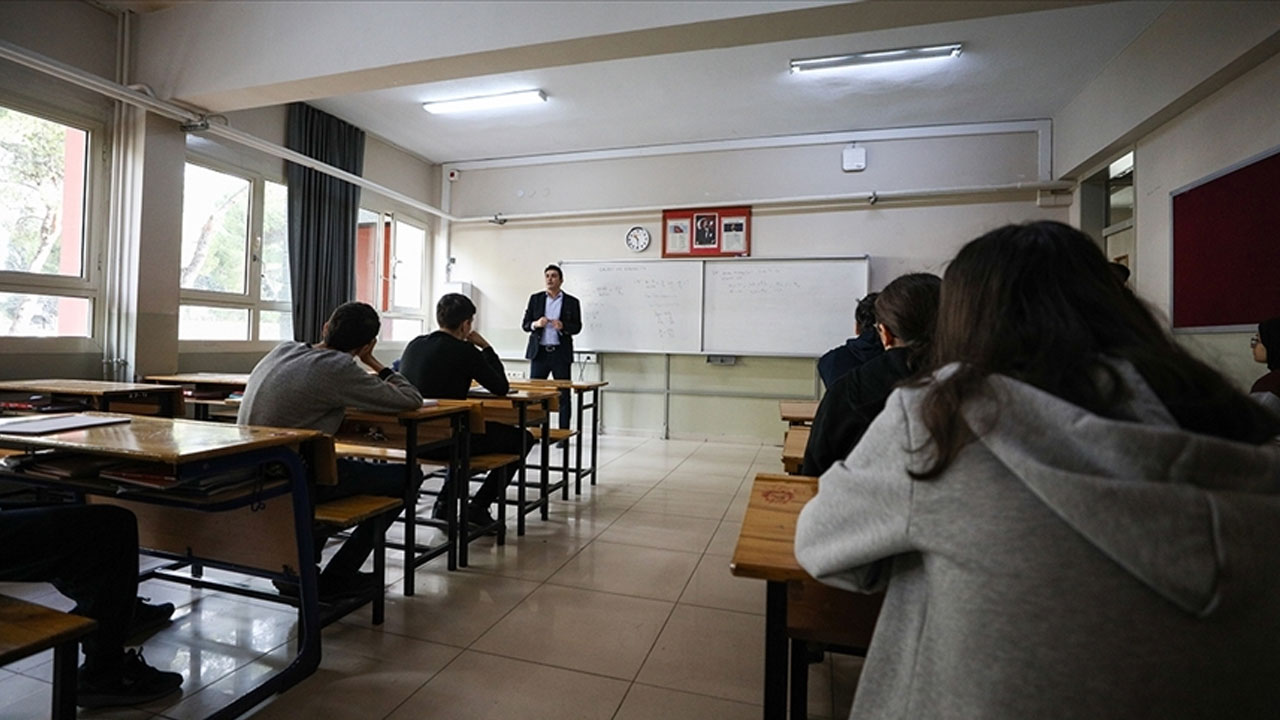 15 bin sözleşmeli öğretmen alınacak: Süreç nasıl işliyor?