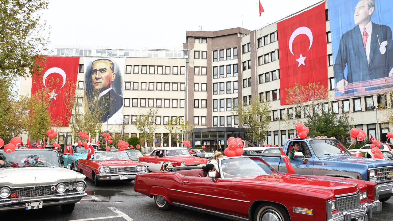 'Çocuklar Yarınımız' etkinliği: 23 Nisan klasik otomobillerle kutlanıyor
