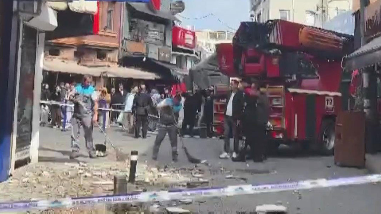 Beşiktaş Çarşı'da deprem paniği: Çatıdan parçalar düştü, bina tahliye edildi