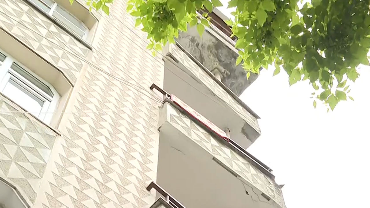 Depremde hasar gören bina tahliye edildi: Binaya kolon yerine bakın ne koymuşlar!