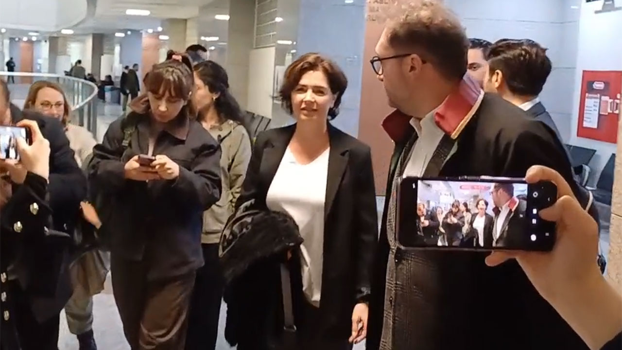 Gazeteci Özlem Gürses'e TSK sözleri nedeniyle 1 yıl 3 ay hapis cezası verildi
