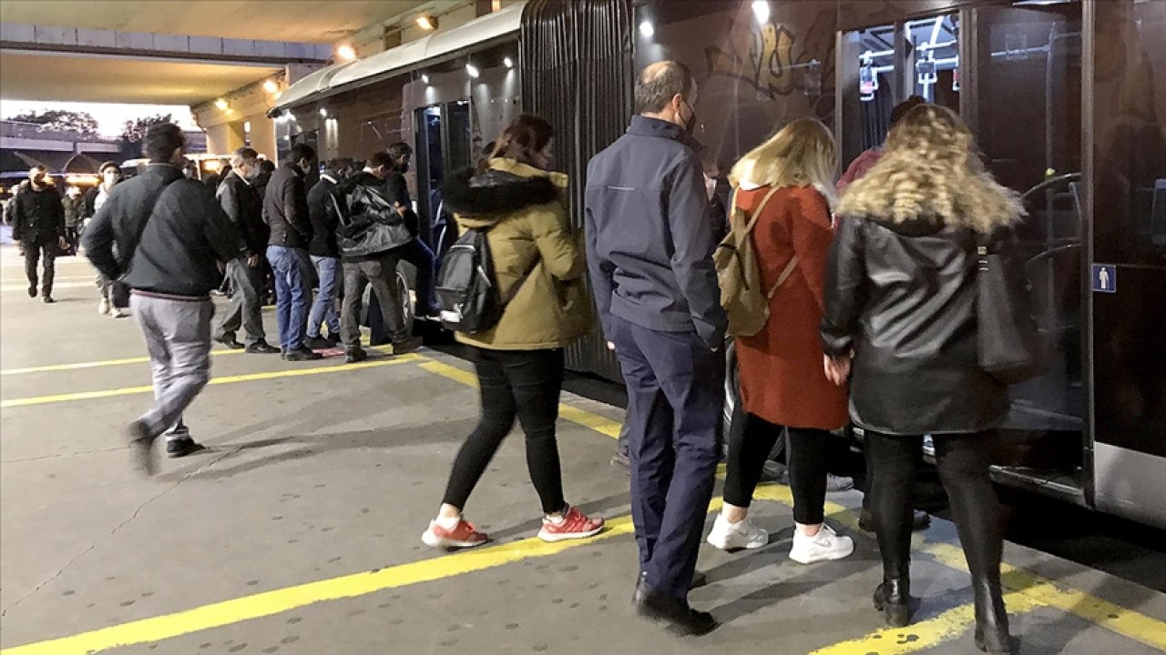 1 Mayıs toplu taşıma ücretsiz mi? 1 Mayıs 2025 İşçi Bayramı İETT otobüs, metro, Marmaray, metrobüs, vapur bedava mı?