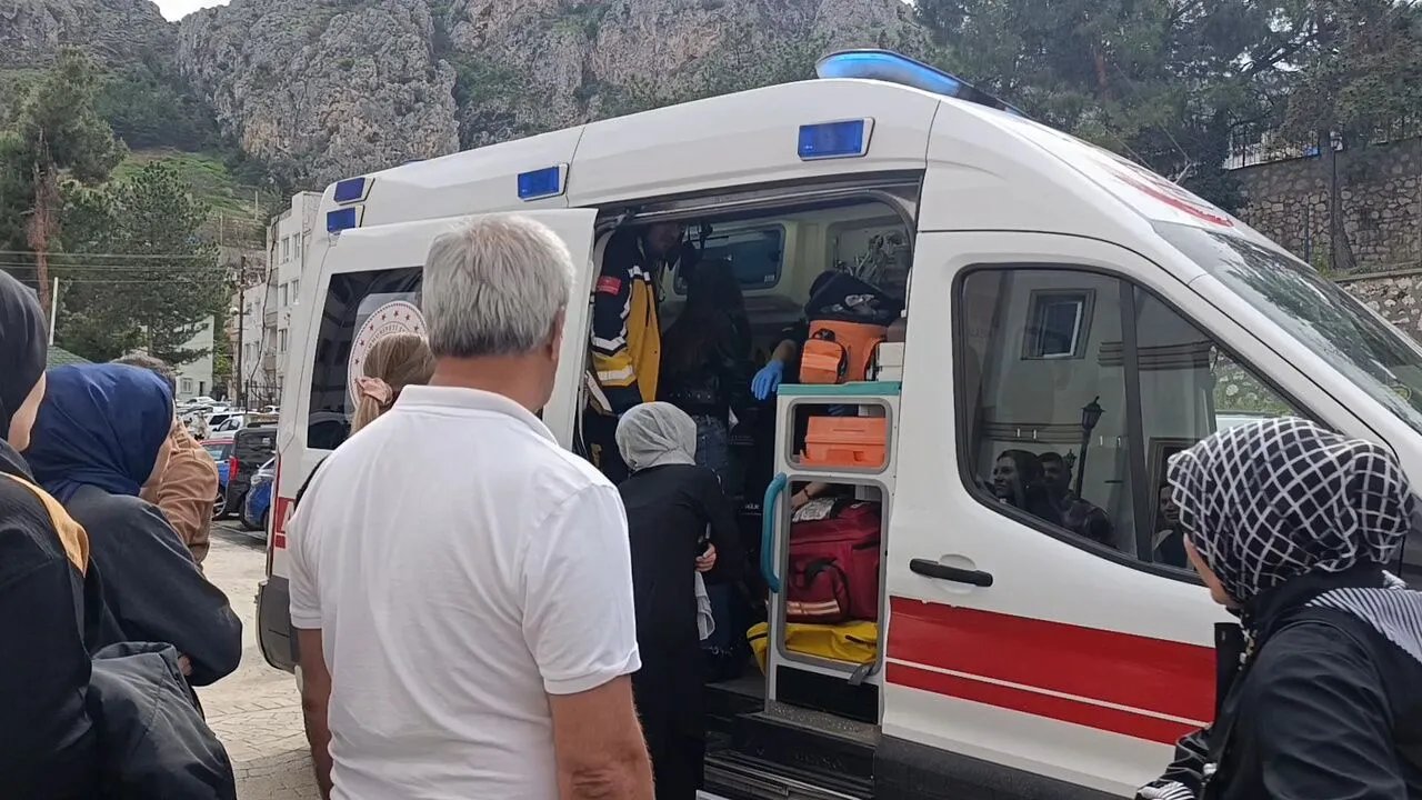 Barışma teklifi reddedilince kendini bıçakladı