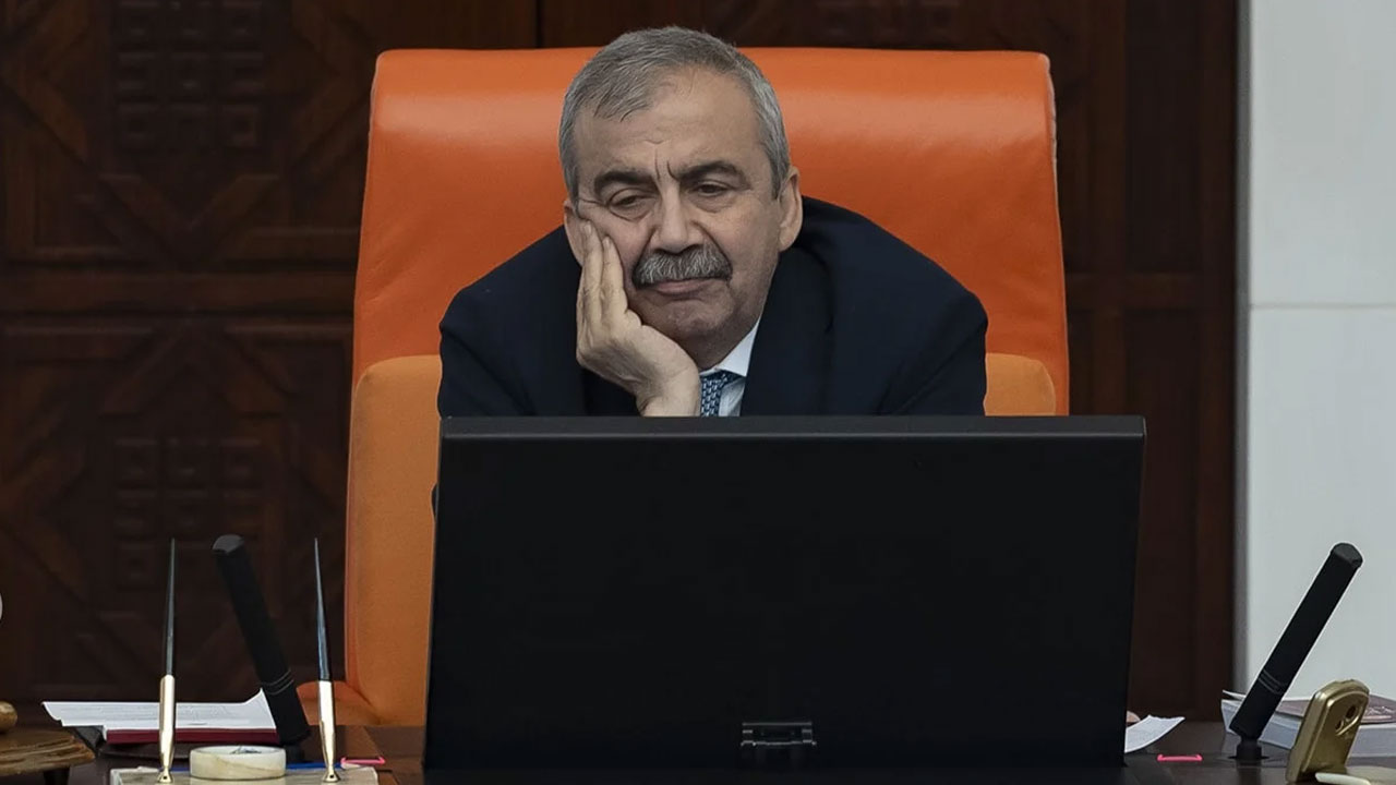 Sırrı Süreyya Önder'in sağlık durumuna ilişkin yeni açıklama: Hayati tehlikesi artarak devam ediyor!