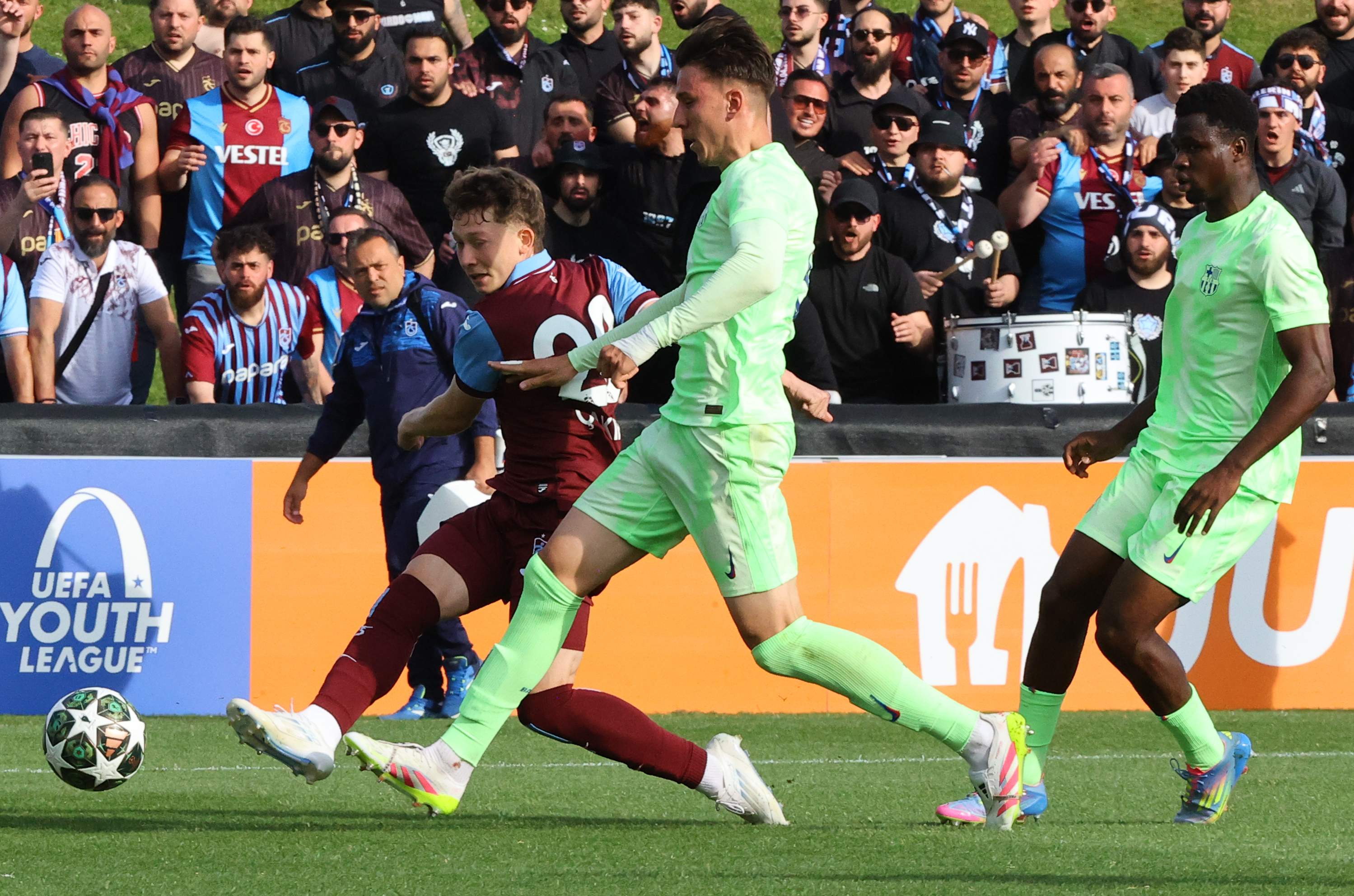 Trabzonspor, Barcelona'ya diş geçiremedi! Dev finalde 5 gol atıldı