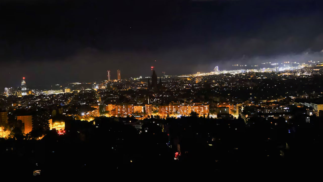 Kesintinin nedeni hâlâ bilinmiyor: İspanya ve Portekiz’de elektrik geri gelmeye başladı!