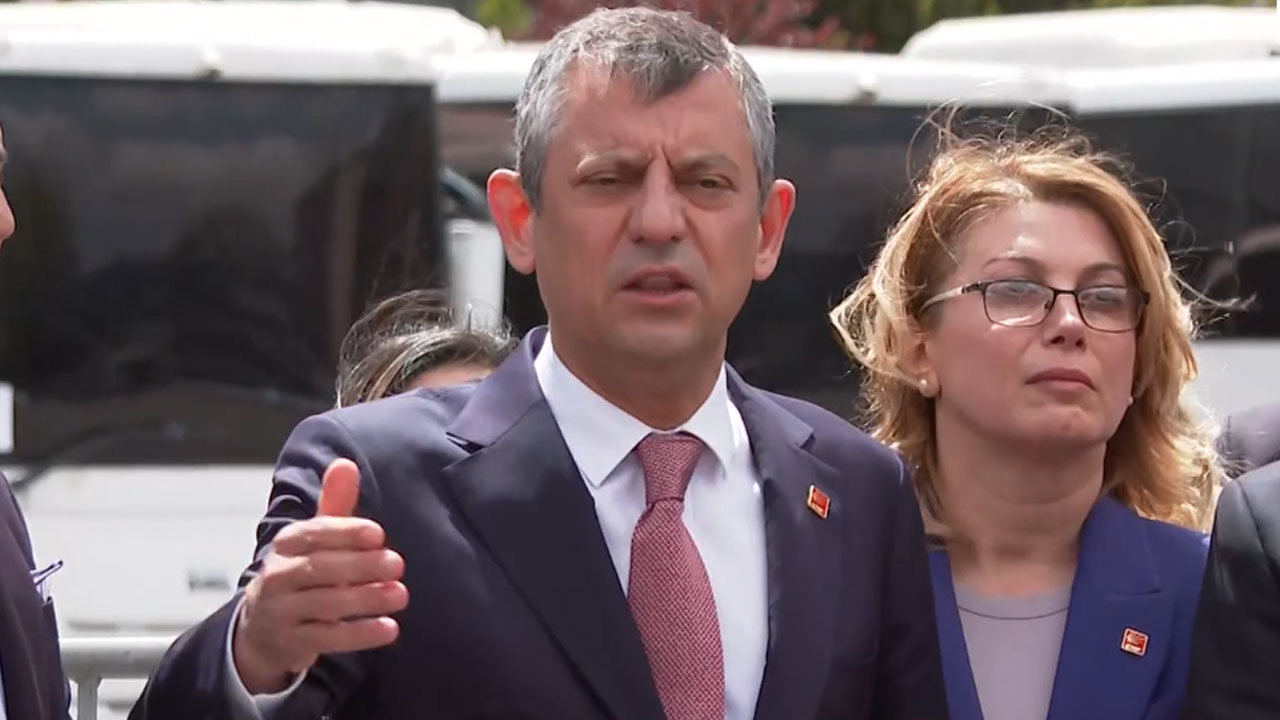 Özdağ'ın duruşmasına katılan Özel: Hukuki gerçeği görüyoruz