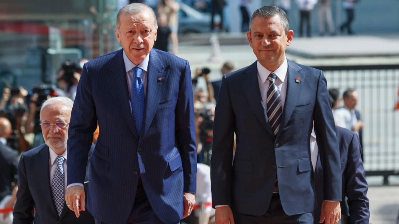 Cumhurbaşkanı Erdoğan'dan Özgür Özel'e 'Geçmiş olsun' telefonu