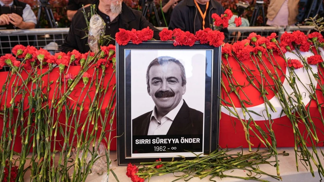 Sırrı Süreyya Önder son yolculuğuna uğurlandı