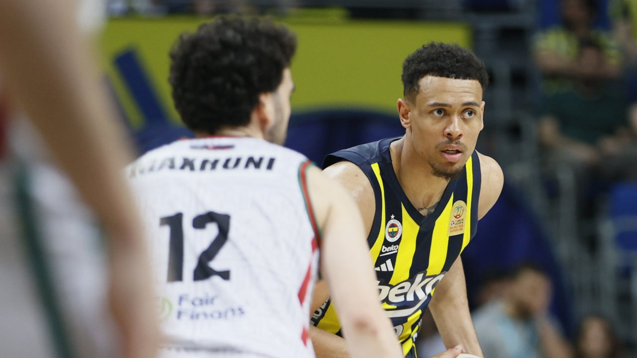 Fenerbahçe normal sezonu lider bitirmeyi garantiledi