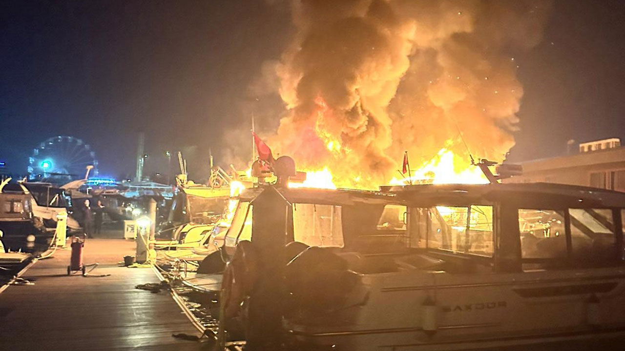 İstanbul Tuzla marinada büyük yangın: Teknede başlayan yangın bitişiğindeki 3 tekneye sıçradı