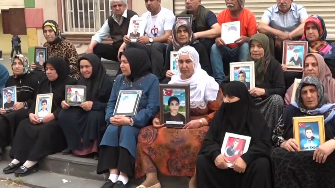 Bir Anneler Günü’ne daha evlat hasretiyle girdiler: Diyarbakır anneleri ‘Terörsüz Türkiye’ nöbetinde