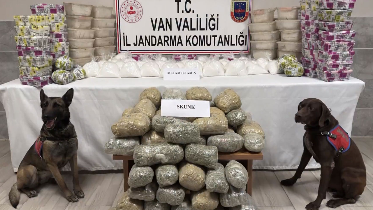 Bakan Yerlikaya: Hakkari ve Van'da 339 kilo uyuşturucu madde ele geçirdik