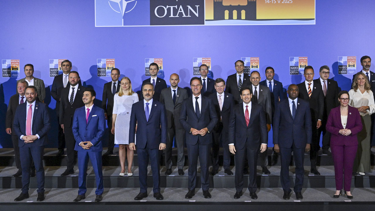 Türkiye'de kritik görüşmeler: NATO Dışişleri Bakanları Antalya'da buluştu!