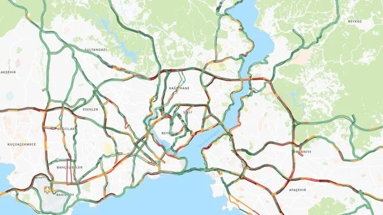 İstanbul'da sağanak trafiği felç etti! Her geçen dakika artıyor
