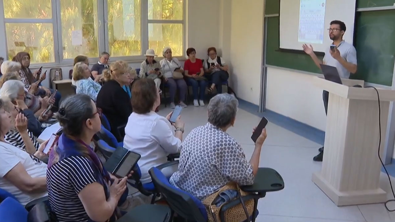 60 yaş üstü yeniden okullu oldu: Yapay zeka ile tanıştılar